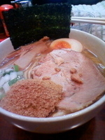 「一鶴ラーメン+魚粉」@麺家 一鶴の写真