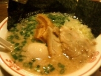 「とんとらこってり醤油 全部のせ 980円 + にんにく餃子 30」@東京とんこつ とんとら 狭山入曽店の写真