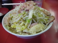 「小豚（ヤサイ、ニンニク、アブラ）+生玉」@ラーメン二郎 桜台駅前店の写真