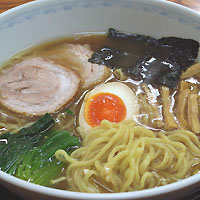 「しょうゆらーめん、餃子2皿、それにちゃーしゅー丼」@横浜とんとんの写真