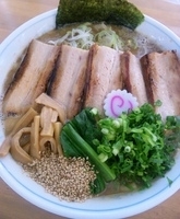 「トンコツラーメン（太麺）900円+チャーシュー300円+半ライス」@MENYA 食い味の道有楽の写真