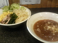「野菜たっぷりサラダつけ麺（正油）」@魚だしラーメン 若竹の写真
