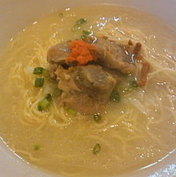 「軍鶏の水炊きらーめん700円 洗い飯（無料）」@鳥料理 有明の写真