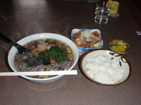 「醤油ラーメン もつ煮込み ライスセット」@幸華の写真