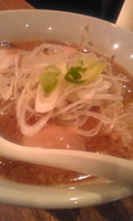 「燻玉醤油ラーメン+ねぎ」@神保町 可以の写真