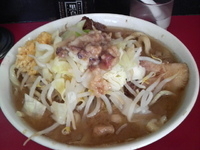 「小ラーメン（薄め・ニンニク・アブラ） 700円」@蓮爾 登戸店の写真