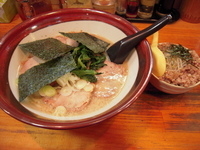 「大盛チャーシューメン（麺硬）+小豚丼」@知ったかぶりのブタの写真