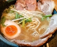 「豚骨ラーメン並（硬め）+チャーシュー小（3枚）750円+200円」@ラーメン猪太の写真