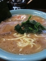 「ラーメン中 普通+味付け玉子+小ライス」@寿々㐂家の写真