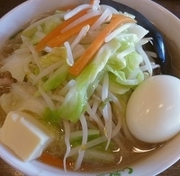 「塩たんめん（バター+半熟卵トッピング）」@タンメンしゃきしゃきの写真