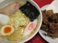 「塩ラーメン（600円）+椒塩排骨」@龍鳳館の写真