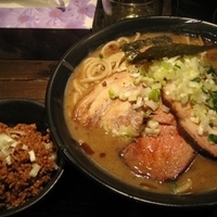 「真空ソバ700円+チャーシュー2枚200円+味玉100円+ピリカ」@喜元門 本店の写真