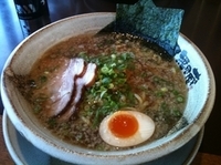 「鶏がら醤油ラーメン（脂普通、麺太麺）大盛り、ギョーザ」@越後秘蔵麺 無尽蔵 なおえつ家の写真