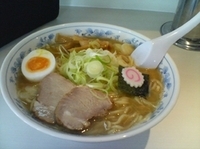 「中華そば700円 中盛50円 2個餃子150円」@大勝軒満帆 行田店の写真