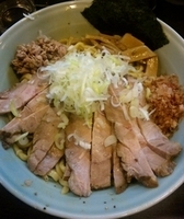 「油そば・大盛り800円+チャーシュー増し200円=1000円」@兎に角 松戸店の写真