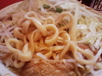 「ブタ入り（ニンニク）」@ラーメン二郎 府中店の写真