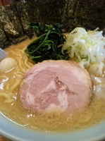 「醤油とんこつラーメン中盛¥750+のり¥100」@横浜ラーメン とんこつ家 平須店の写真