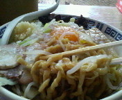 「油めん（野菜タマネギニンニク）850円」@ら〜めん ぽっぽっ屋 晴海トリトン店の写真