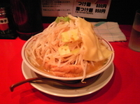 「ラーメン（680円）+チーズ（100円）+野菜マシ（コール）」@用心棒の写真