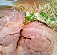 「素らぁめん（塩）+バラ+カタバラ+鶏（500円+100円+100」@らぁめんの店 小櫻 研究学園店 LittleCherryの写真