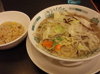 「野菜たっぷりタンメン+半チャーハンセット（720円）+餃子（19」@日高屋 四谷三丁目店の写真