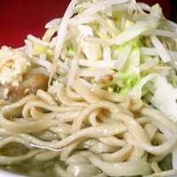 「小ラーメン（￥650）、ヤサイ・ニンニクぅ」@ラーメン二郎 千住大橋駅前店の写真