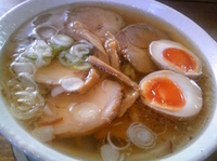 「醤油ラーメン+チャーシュー+半熟味付玉子+ライス」@麺家 ゐをりの写真