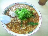 「ホルモンラーメン ピリ辛 脂多目」@三公の写真