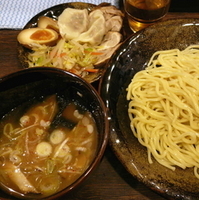 「しょう油つけ麺 大盛 750円 + 特製 全部盛り（オープン記念」@つけ麺隅田 西新橋店の写真