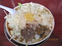 「小豚らぁめん 680円（大盛無料） + 玉ねぎ 50円」@がっつり食堂ドカメンの写真