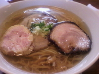 「クリスタル・SEA・ソルト800円+肩バラ・鶏ロール各200円=」@らぁめんの店 小櫻 研究学園店 LittleCherryの写真