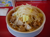 「小次郎 醤油 野菜盛り（700円）」@ラーメン 剣信の写真