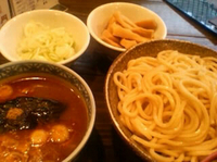 「辛つけ麺+メンマ+刻みネギ（950円）」@つけ麺専門店 三田製麺所 三田本店の写真
