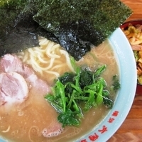 「中盛ラーメン+キャベチャー（温） 850円」@六角家 羽田店の写真
