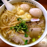 「塩（&醤油味見） 特製江戸前煮干中華そば 900円 + 味玉（オ」@江戸前煮干中華そば きみはんの写真