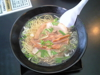 「味彩塩らーめん（ハーフ） 麺硬め450円」@函館麺厨房あじさい 本店の写真