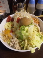 「太郎汁なし（200g） ヤサイ増し+味玉」@太極軒の写真