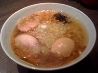 「塩らぁ麺+味付け玉子」@支那そばや 本店の写真