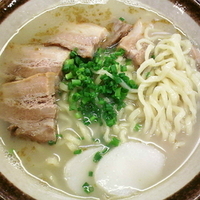 「肉そば（麺硬め・こってりスープ）¥880」@沖縄そば 南風の写真
