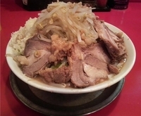 「ラーメン+小豚（ヤサイ・ニンニク・アブラ）」@ジャンクガレッジ 東大宮店の写真