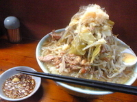 「ラーメン+ちょい増し +野菜マシにんにく生姜ダレ」@ラーメン富士丸 板橋南町店の写真