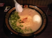 「天然とんこつラーメン+たまご+替え玉（1玉）+チャーシュー」@一蘭 アトレ上野 山下口店の写真