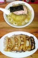 「素ラーメン（具入り）+餃子」@米屋の写真