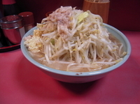 「大盛チャーシュー（ヤサイ+ニンニクマシマシ+アブラ+カラメ）」@ラーメン二郎 歌舞伎町店の写真