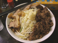 「ラブメン（大）+豚増し+ニンニク」@ラブメン 楽々の写真