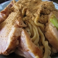 「小豚+魚粉 ヤサイアブラ 900円」@ラーメンかじろうの写真