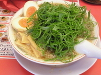 「特製醤油 九条ネギ味玉ラーメン」@ラーメン魁力屋 都筑中原街道店の写真