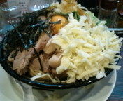 「汁なし豚野郎（ニンニク・アブラ・カレーパウダー）880円+チーズ」@野郎ラーメン 神田本店の写真