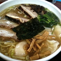 「塩チャーシューワンタン麺（太麺￥1100）」@喜奴屋の写真