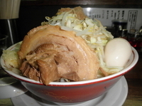 「らーめん+味玉+かつお魚粉+野菜・ニンニク・アブラ増し 「680」@ラーメン 龍郎の写真